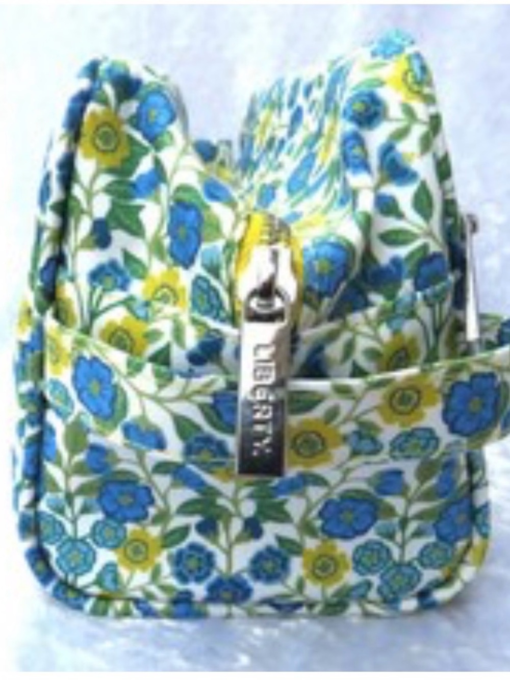Liberty print wash bag NWOT - Picture 2 of 3